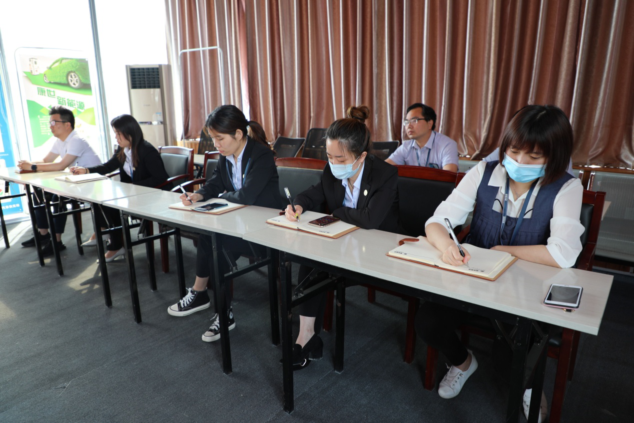 弘扬劳动精神，凝聚奋斗伟力