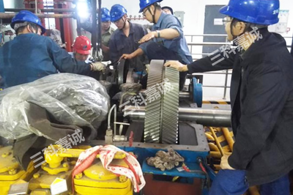 Révision du site et remplacement des engrenages de taille et de taille du coupleur r16k550 de la centrale électrique de Shandong Longkou