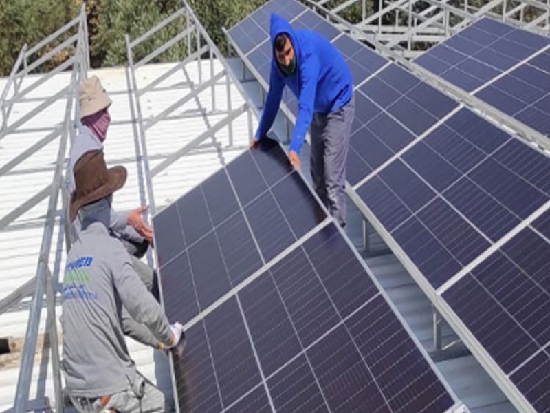 Industrial and commercial roof installation