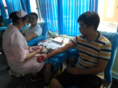 我院干部职工积极参加义务献血活动