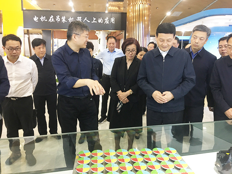 国家工信部党组书记、部长肖亚庆一行领导在我公司参观调研