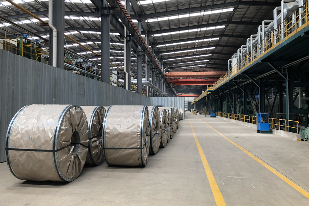 Decarburized annealed steel coil