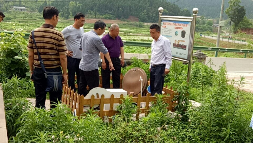 2018年5月5日遂宁市住建局江国全局长一行参观雨之水科技遂宁样板工程