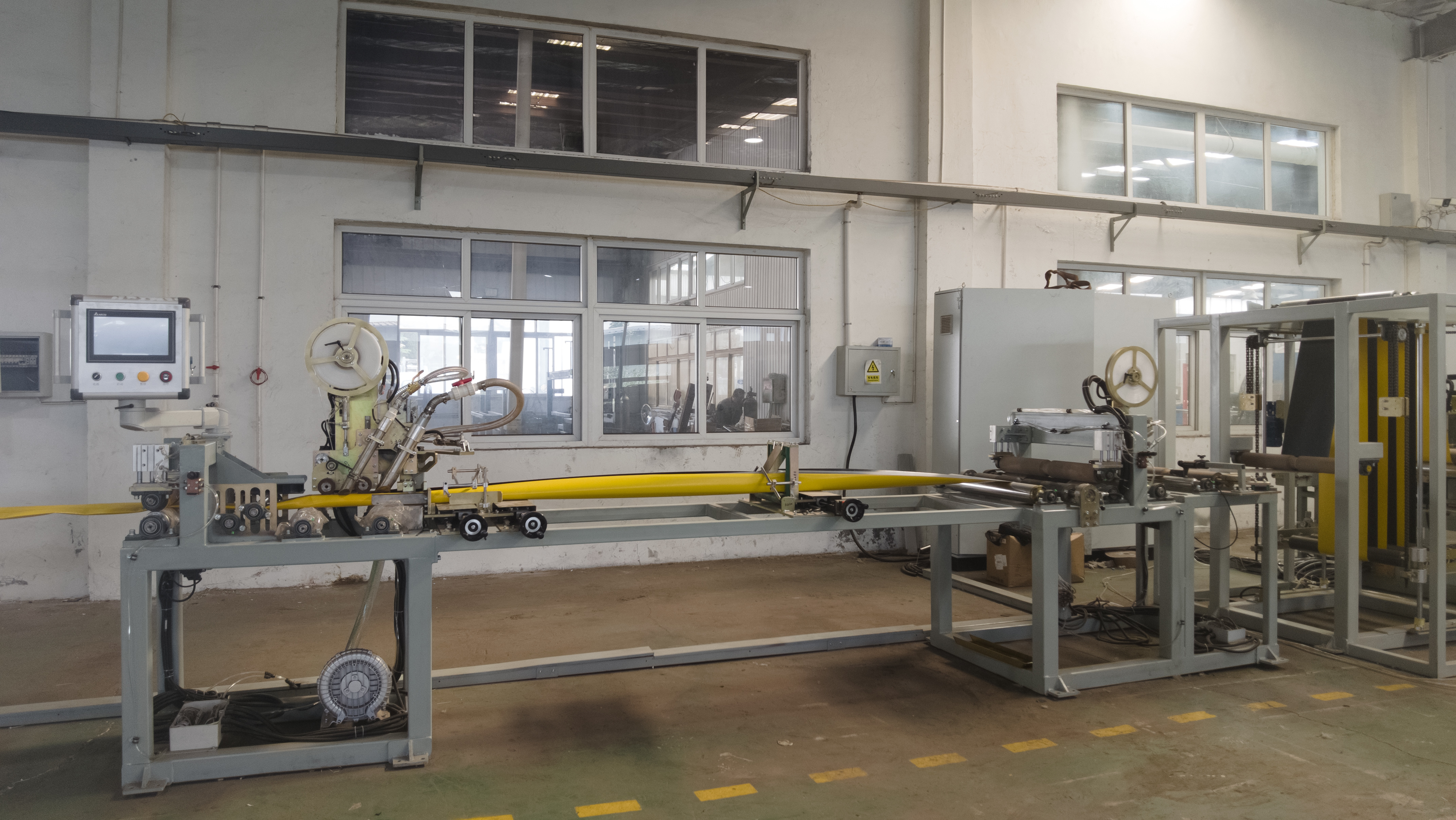 Our company has independently developed a high-efficiency fully automatic prefabricated hole water strip equipment. This equipment manually puts the water strip raw materials into the equipment, and the remaining materials into the corresponding positions