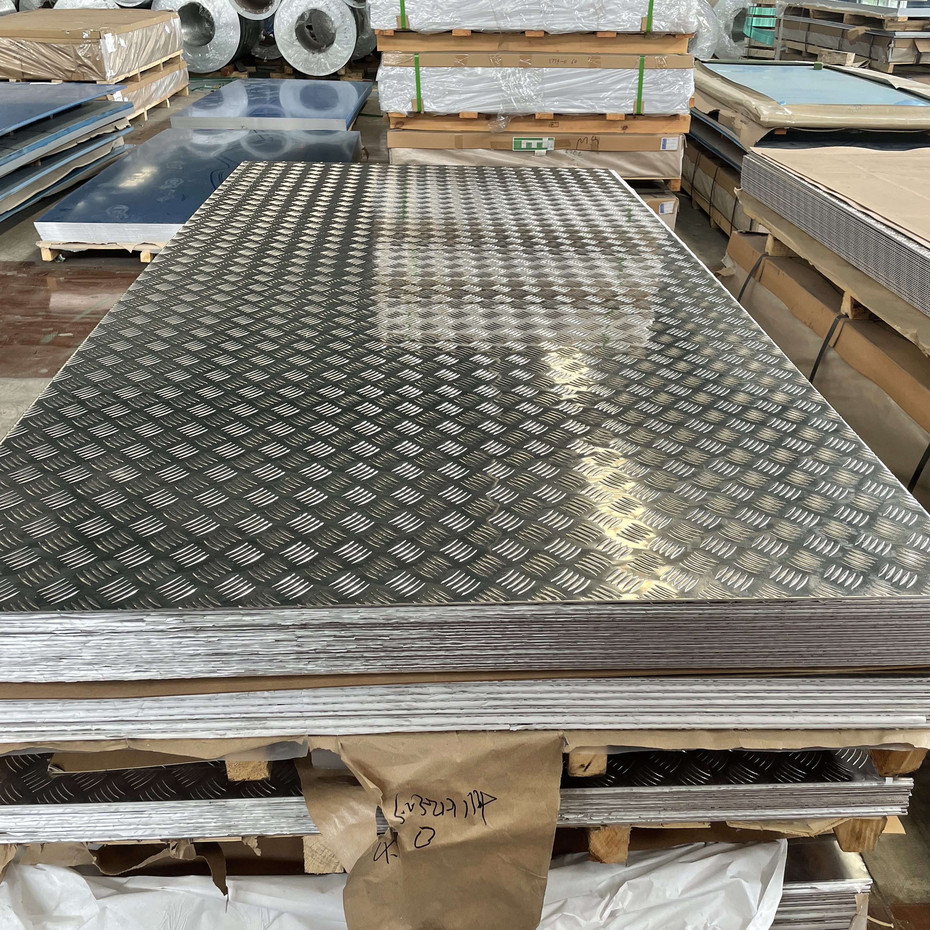 AL1060 3003 3105 5052 5754 6061Diamond Aluminum sheets Checkered Patterned Plate Aluminum tread plate