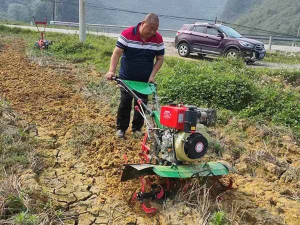 前旋直連四驅微耕機