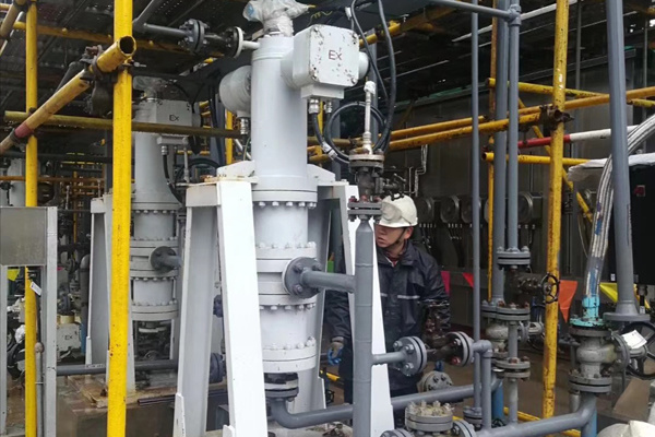 Vertical multistage canned pump for LNG