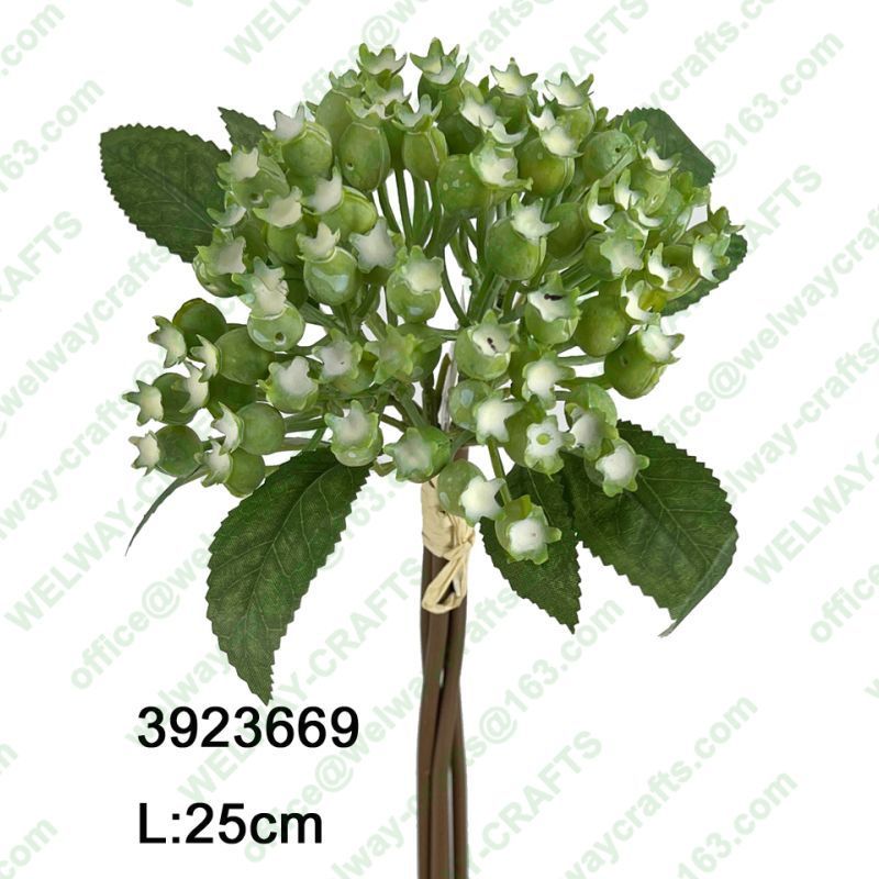 25cm berry bouquet