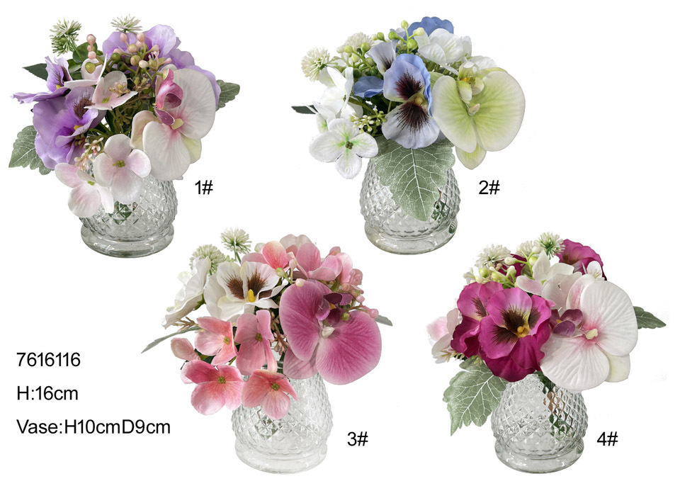 16cm pansy in glass vase