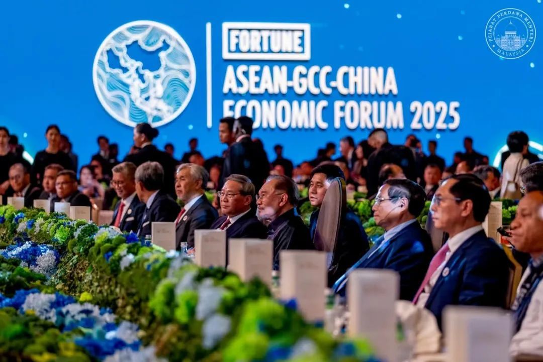 Chairman Sha Yuehua, accompanied by Premier Li Qiang and the delegation, attended the ASEAN-China-GCC Tripartite Economic Forum