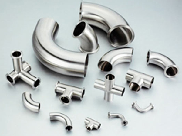 Stainless steel clad pipe fitting