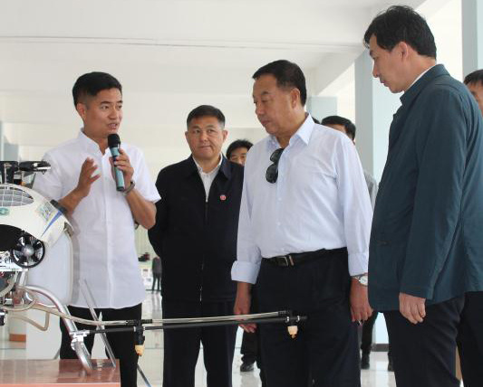 原中央军委副主席范长龙来河南汉和航空考察