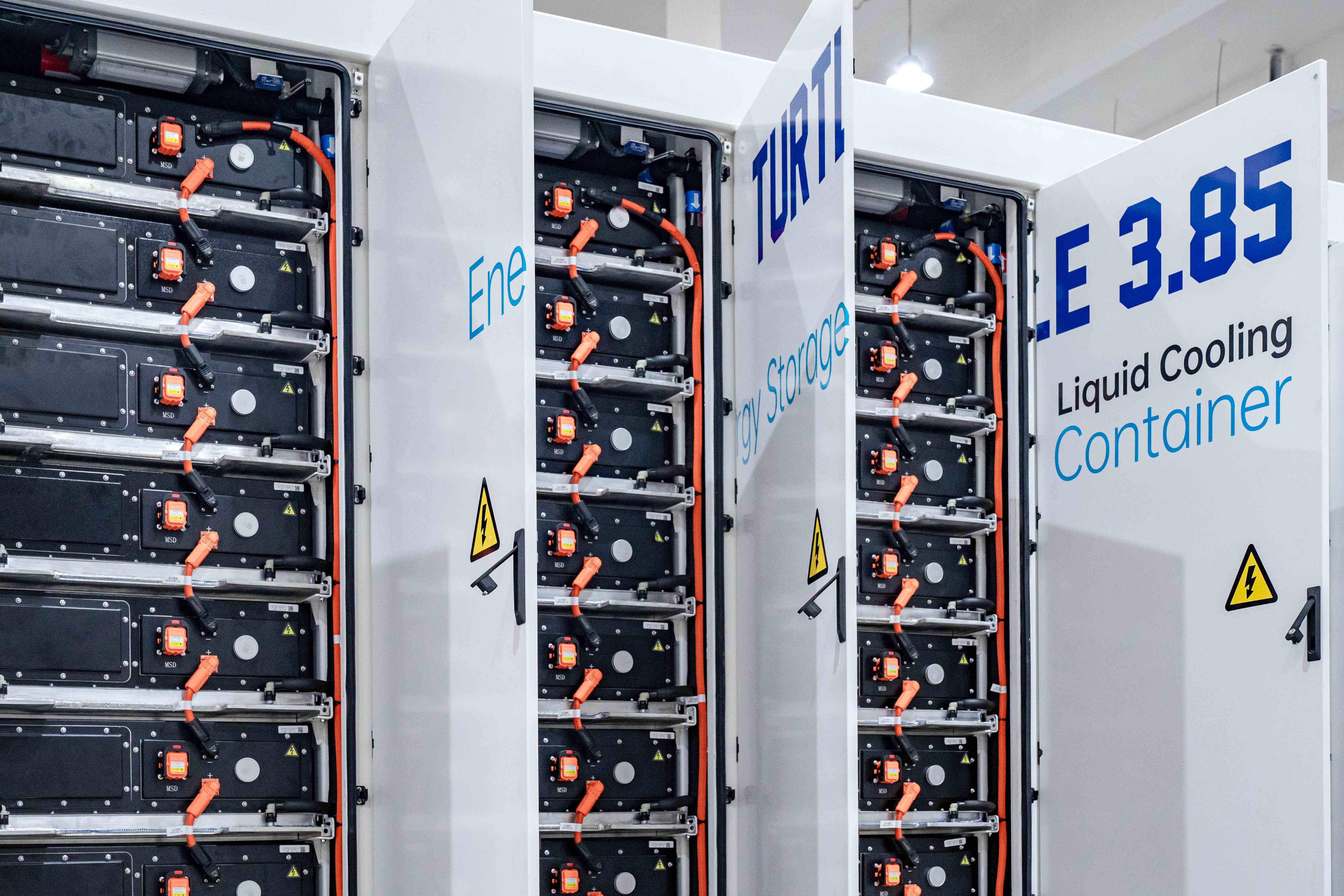 Large scale battery storage