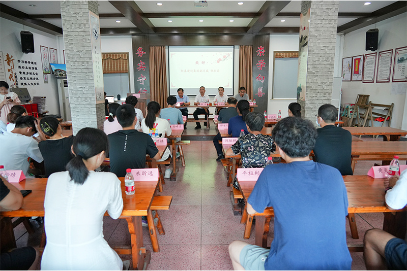 持之以恒为家乡学子献爱心 第十四届“澳门新葡官网进入崇学奖”颁奖仪式在联庄村圆满举行