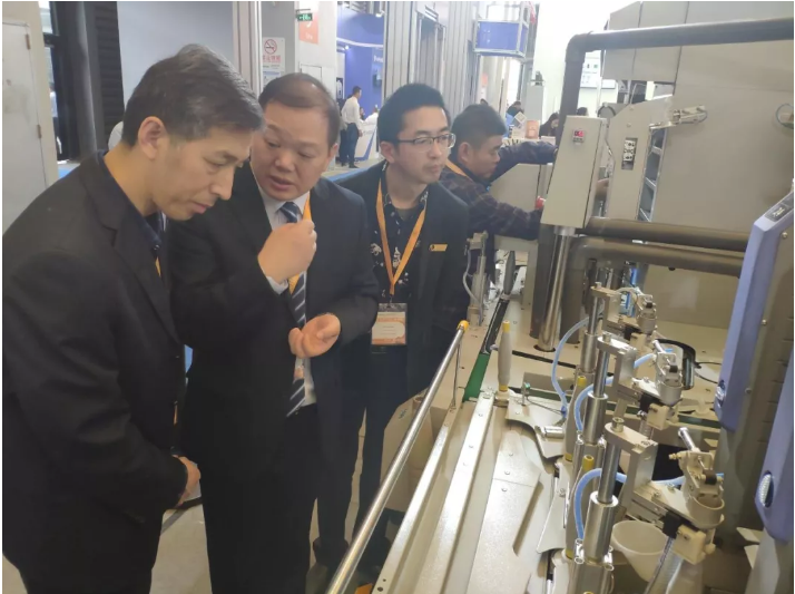 Five provincial industrial products and other textile machinery exhibitions such as the winder intelligent yarn feeding system exhibited by Kaiye shine