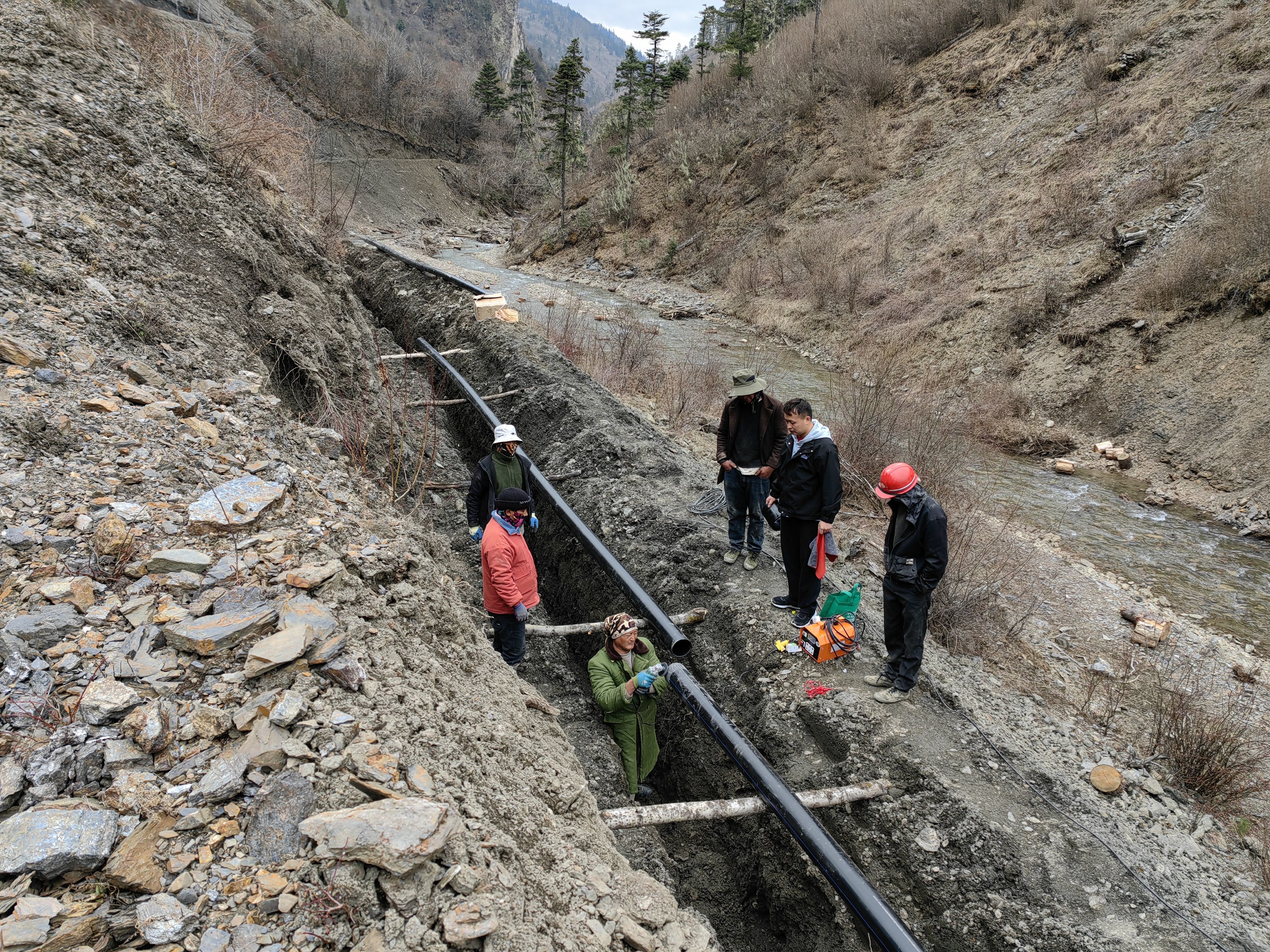 中甸高寒山区钢丝网骨架管引水工程