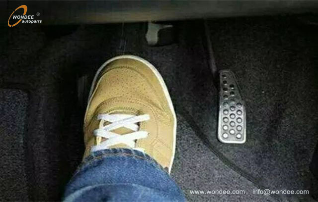 Why do the brakes not work when the engine is switched off? What should I do if the engine dies off while driving?