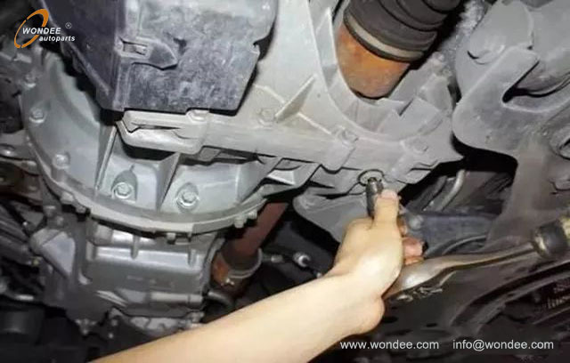 How many kilometers should a car undergo a major maintenance? What are the maintenance items?
