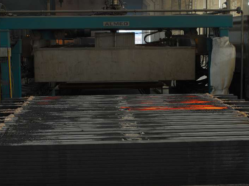 Graphitized cathodes cast with phosphorus pig iron for aluminum electrolysis