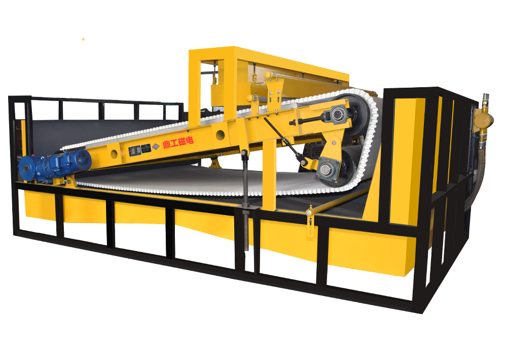 山東鼎工磁電設(shè)備廠小編為您介紹濕式磁選機(jī)的