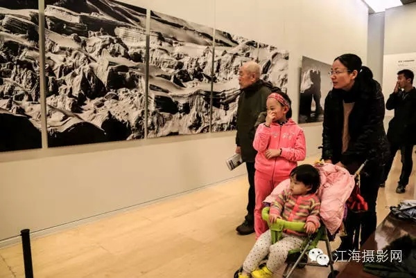 戴建成《黑白南极》摄影展暨研讨会在北京中国美术馆举行