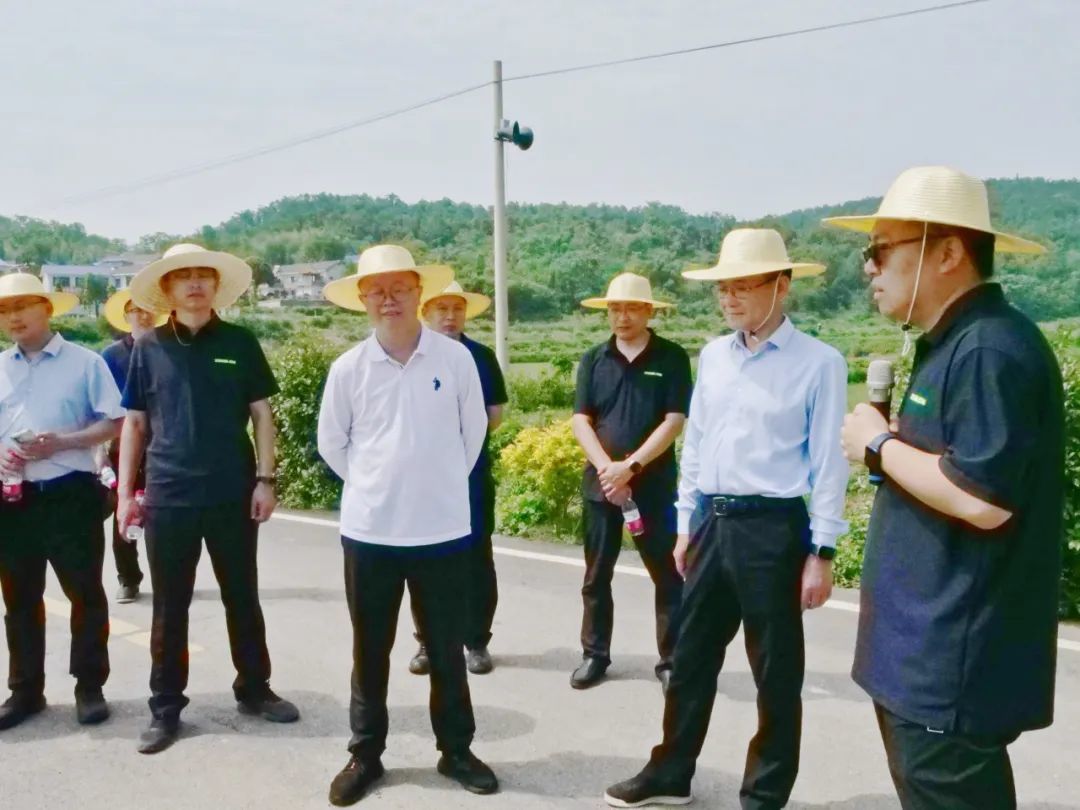 湖南省央企合作对接暨重大招商引资驻京工作专班到中联重科岳麓智慧农场调研
