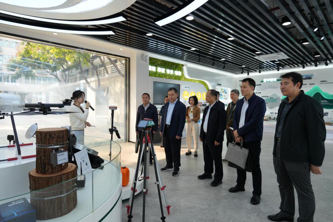 省自然资源厅龚晓晖副厅长到我院调研指导