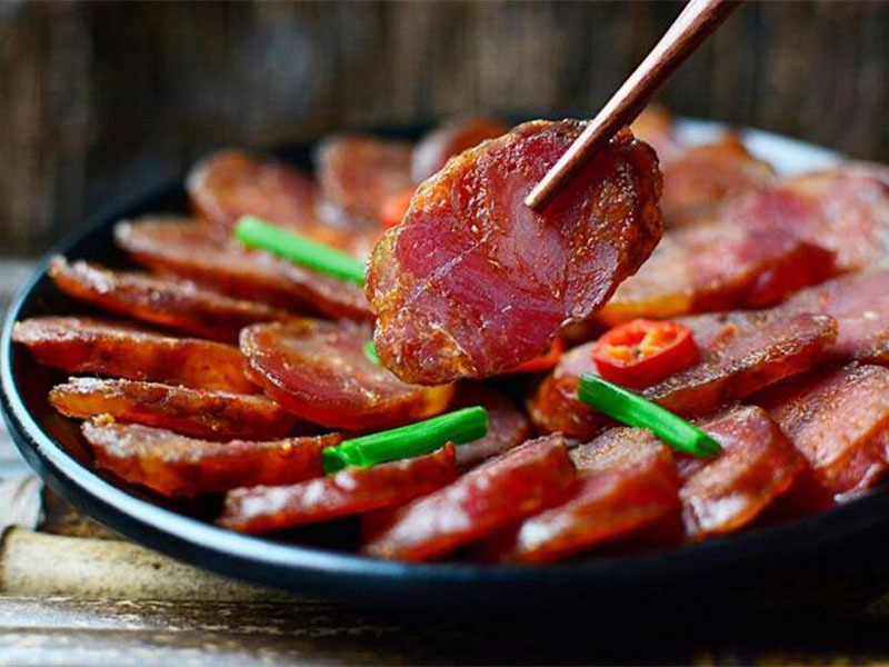 What are the benefits of pig sausage coating for sausage manufacturing