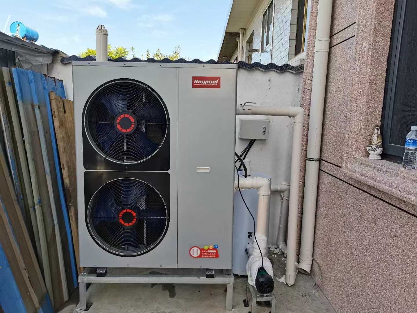 Inverter EVI Heat Pump, featured with cost-effectiveness, can be used in extremely cold area with climate temperature as low as -25℃ for heating/cooling, and domestic hot water.