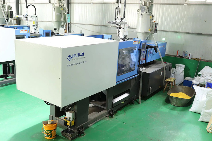Application fields of disposable plastic seals paste on the object that closed or sealed notes.