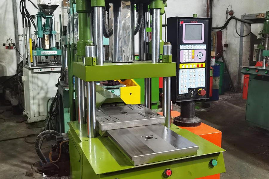 Vertical injection molding machine Vertical injection molding machine