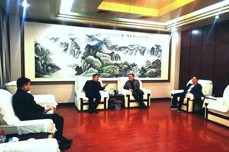 刘宇与赵固一矿党委书记王飞探讨对接“支部联建共建”事宜