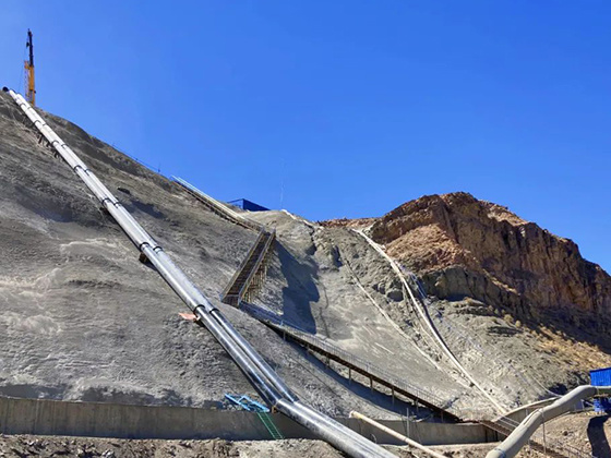 榆树岭煤矿北风井项目部地面永久瓦斯管路安装工程顺利完工