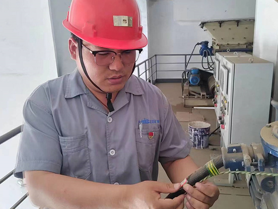 张宛楠，男，36岁，中共党员，现任安装公司技术员，获评2023年度全省国资国企系统优秀共产党员。