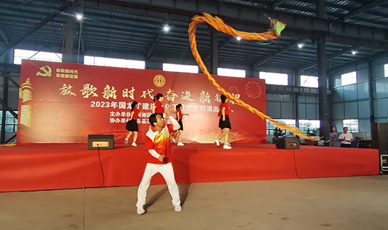 ★开场舞《舞龙+中国范》