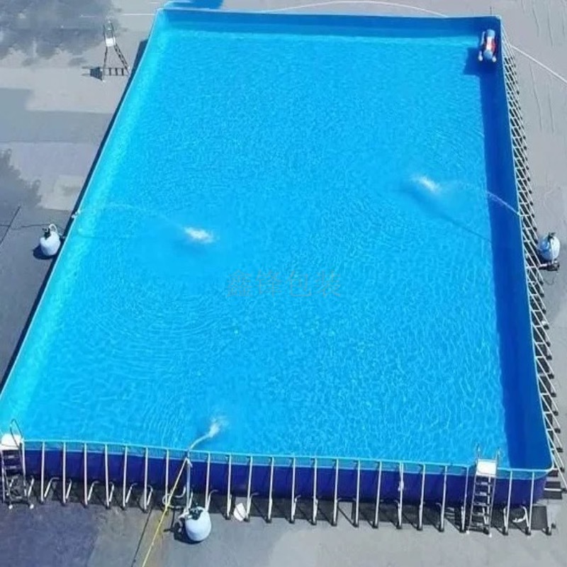 地上大型游泳池
