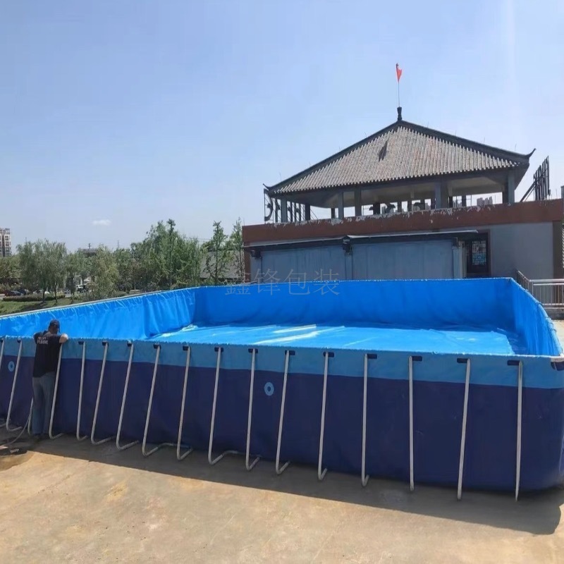地上大型游泳池