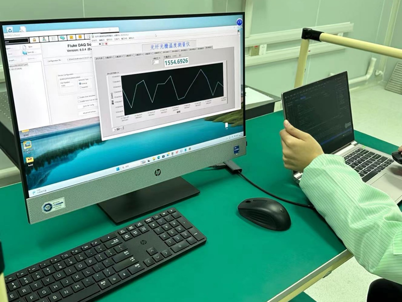 FBG TEMPERATURE MEASUREMENT AND VACUUM DETECTION SYSTEM