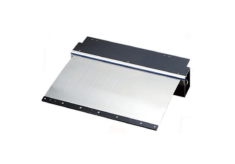 Roller shutter type protective cover