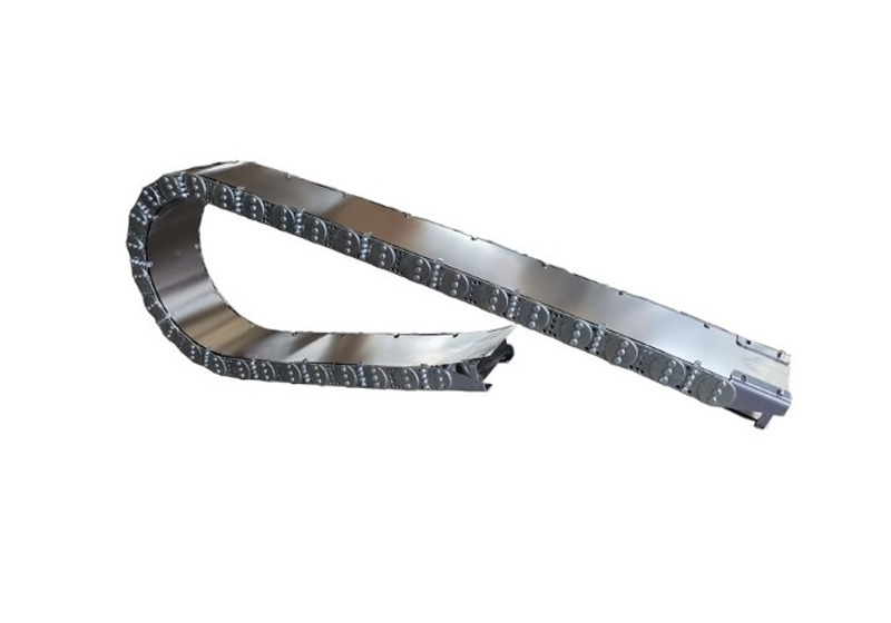 Fully enclosed steel drag chain