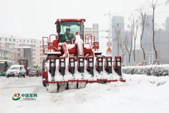 在中國軍事報導(dǎo)中，武警部隊使用雪獅清雪