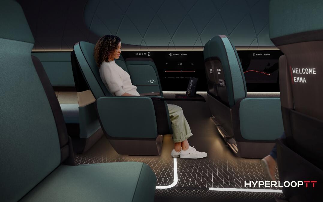 HyperloopTT超级高铁乘客舱亮相2021进博会，打造未来旅行新体验
