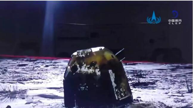 嫦娥五号返回器携带月球样品安全着陆 中国探月工程“绕、落、回”三步走规划如期完成 习近平致电代表党中央、国务院和中央军委祝贺探月工程嫦娥五号任务取得圆满成功
