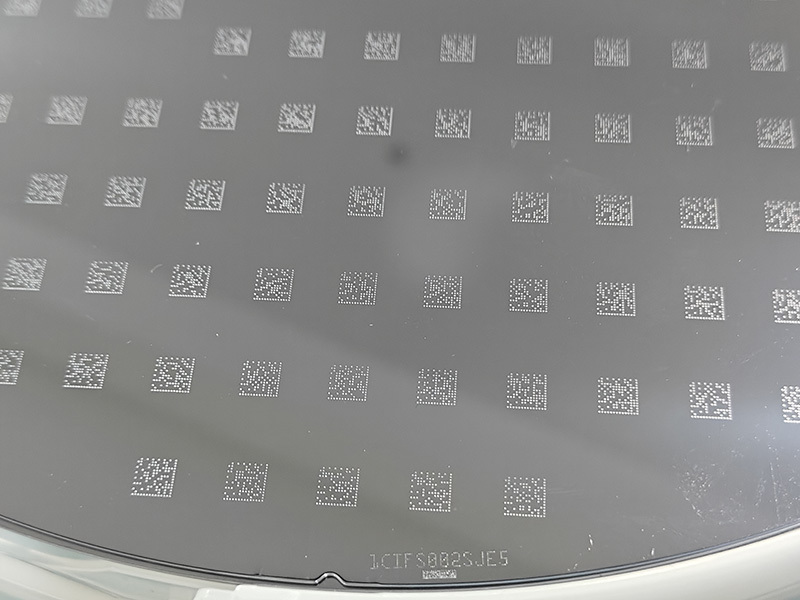 樣品：12寸晶圓　　工藝：晶圓激光背打