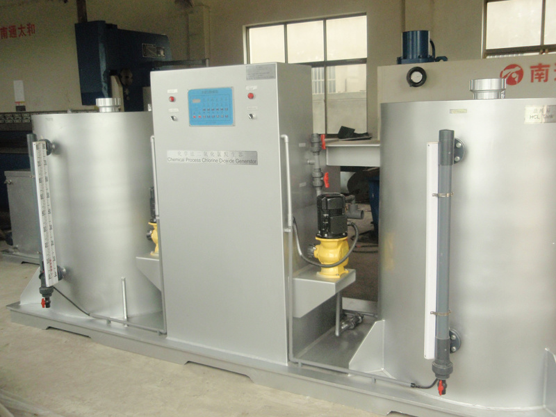 Chlorine dioxide generator