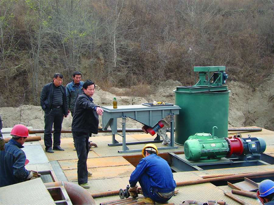 Double impeller leaching stirred tank
