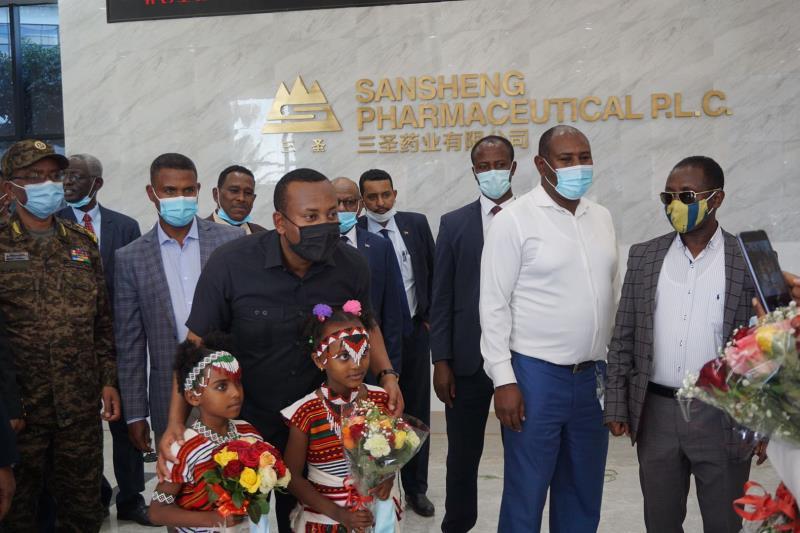 埃塞俄比亚总理阿比携苏丹军事委员会主席布尔汉莅临三圣药业参观访问