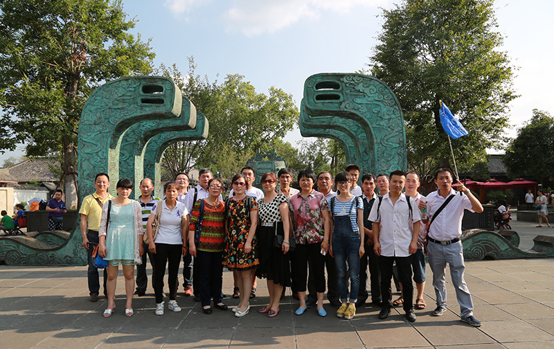 公司組織2014年度優秀員工和管理者赴閬中旅游