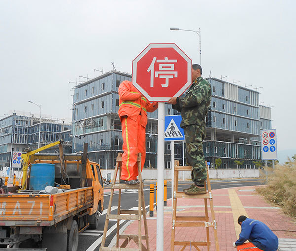 標(biāo)志牌桿安裝施工