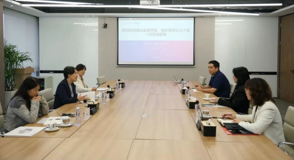Wang Xiaorong, member of the Standing Committee of the Nanshan District Party Committee and director of the Organization Department, and his entourage visited Walt for investigation and investigation (Figure 2)